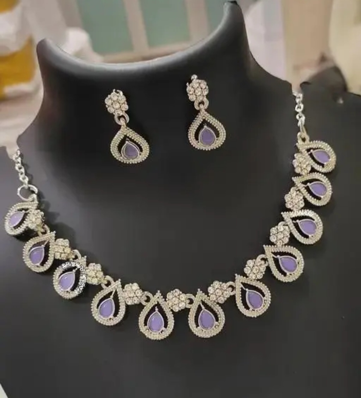 Trendy pearl necklace